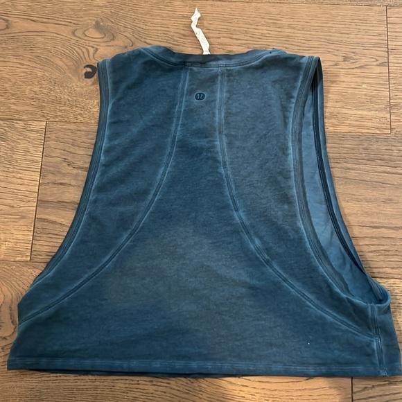 Lululemon Muscle Tank Croptop - Picture 3 of 3